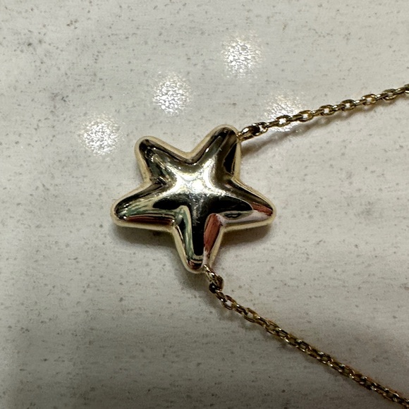 Kendra Scott Gold Star Pendant Necklace - Elegant Women's Jewelry - Picture 5 of 6